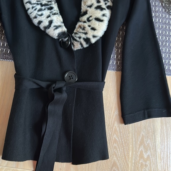 NEW WITH TAGS CACHE BLACK FAUX FUR COLLAR SWEATER - Picture 3 of 7